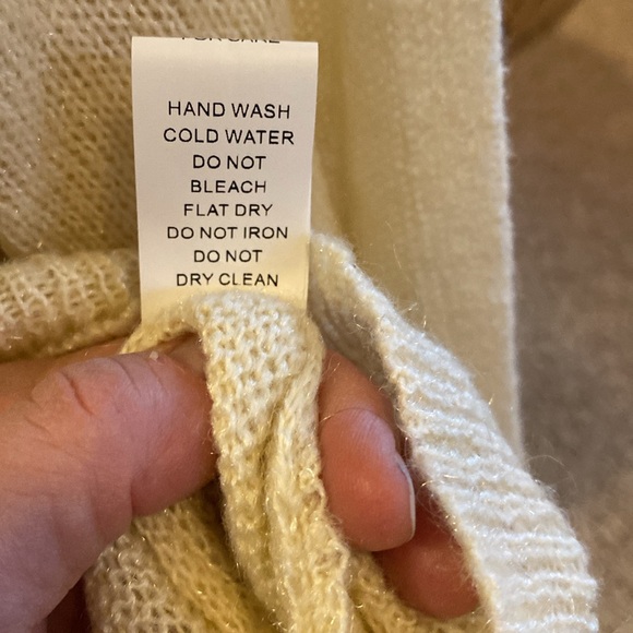 NWT Andthewhy Cream Sweater with Rainbow and Shell Stitch Detail Lightweight - Picture 6 of 6